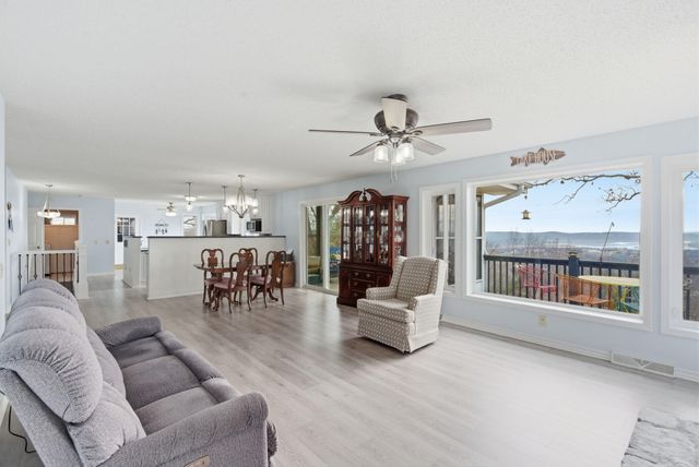 8 Hillcrest Drive, Kimberling City, MO 65686