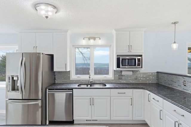 8 Hillcrest Drive, Kimberling City, MO 65686