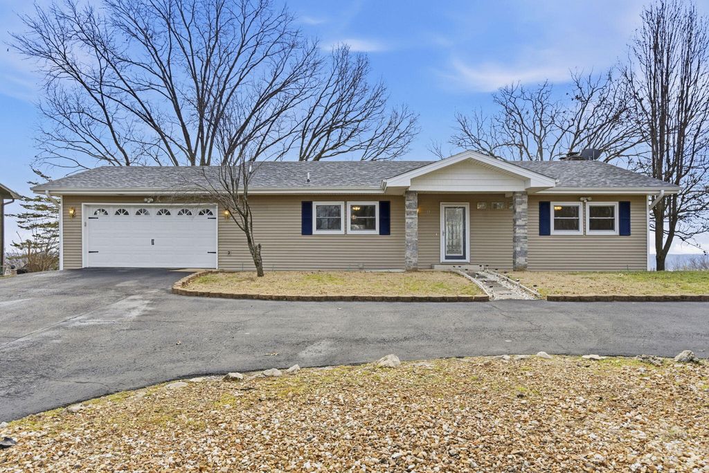 8 Hillcrest Drive, Kimberling City, MO 65686