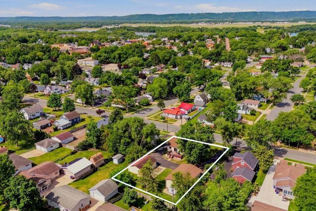 310 9th AVENUE N, Onalaska, WI 54650