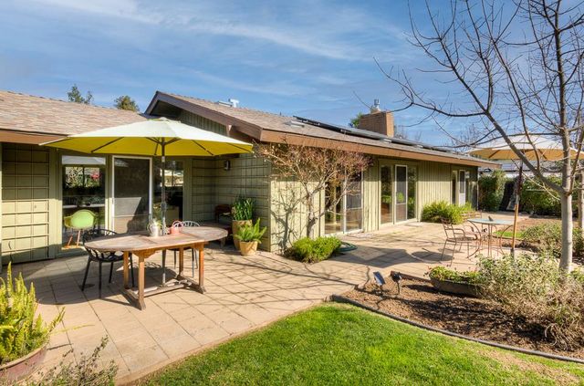 2633 W San Jose Avenue, Fresno, CA 93711