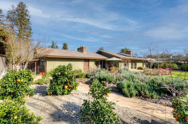 2633 W San Jose Avenue, Fresno, CA 93711