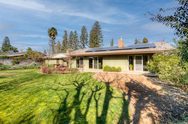 2633 W San Jose Avenue, Fresno, CA 93711