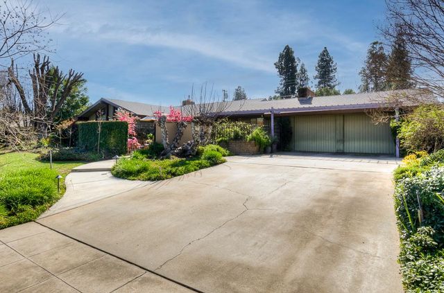 2633 W San Jose Avenue, Fresno, CA 93711