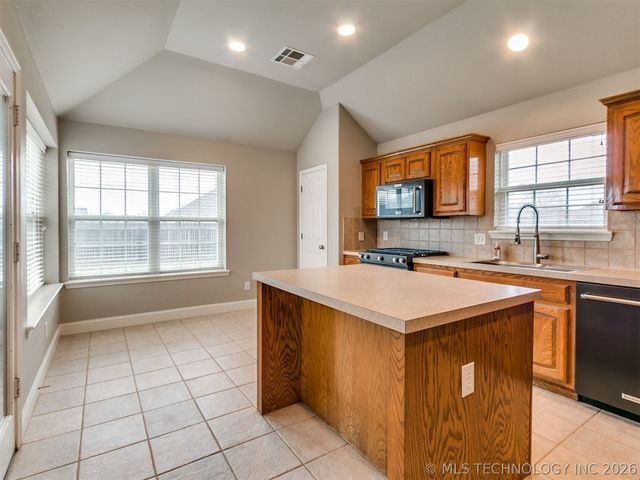1706 W Austin Place, Broken Arrow, OK 74011