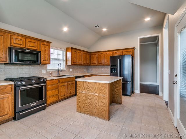 1706 W Austin Place, Broken Arrow, OK 74011