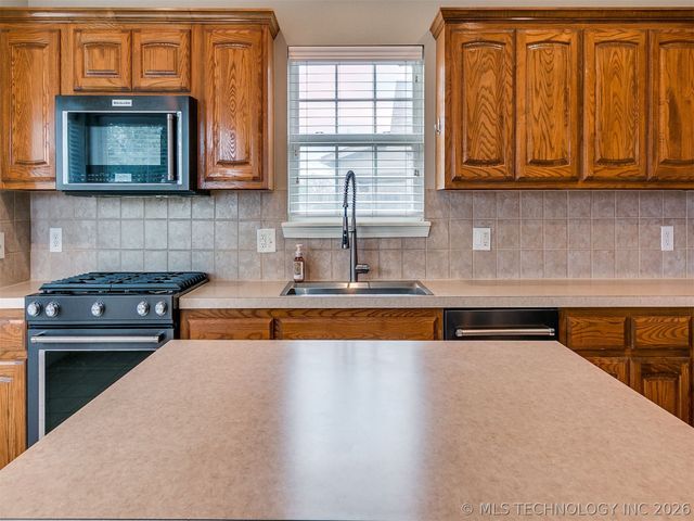 1706 W Austin Place, Broken Arrow, OK 74011