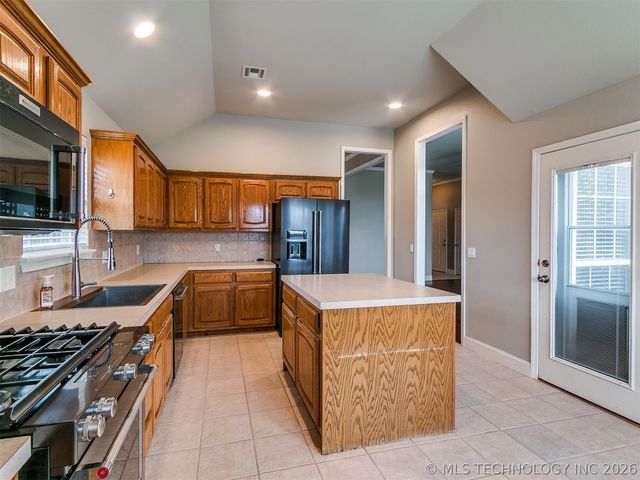1706 W Austin Place, Broken Arrow, OK 74011