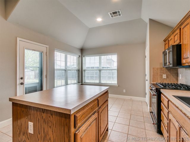1706 W Austin Place, Broken Arrow, OK 74011