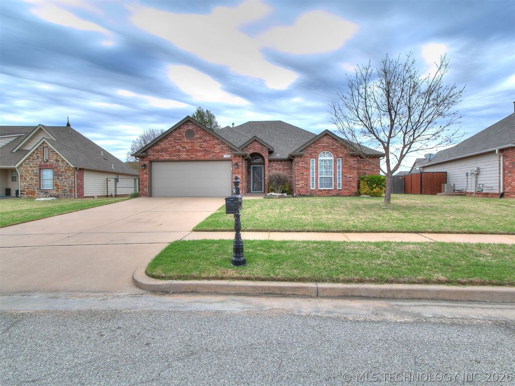 1706 W Austin Place, Broken Arrow, OK 74011