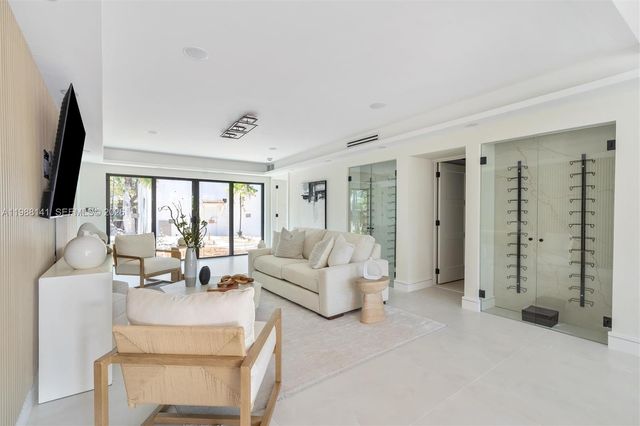 1108 Harrison St, Hollywood, FL 33019