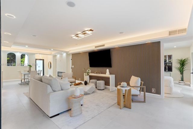 1108 Harrison St, Hollywood, FL 33019