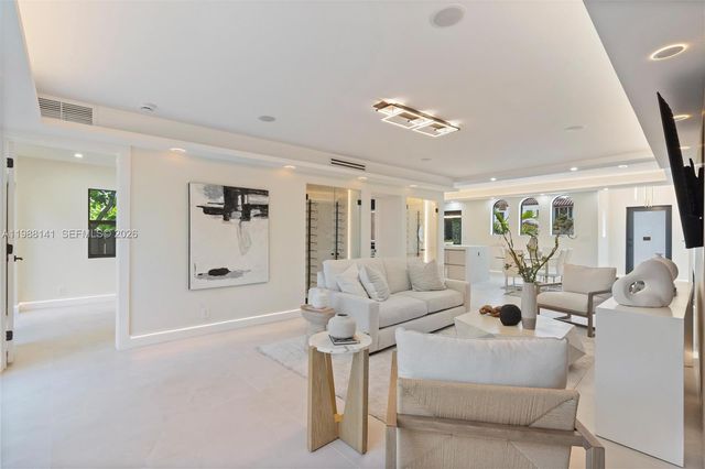 1108 Harrison St, Hollywood, FL 33019