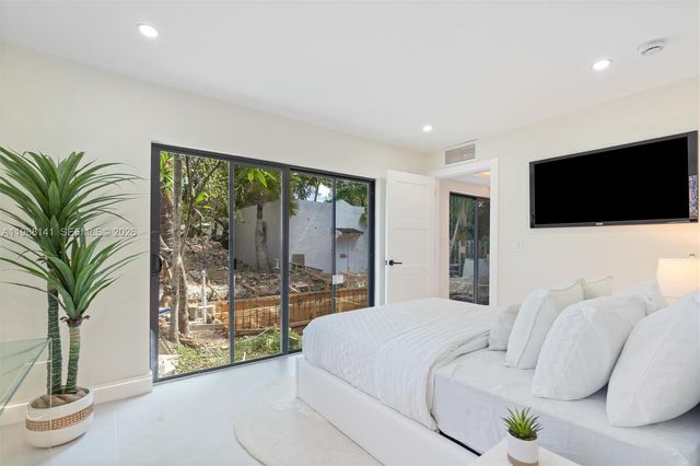 1108 Harrison St, Hollywood, FL 33019