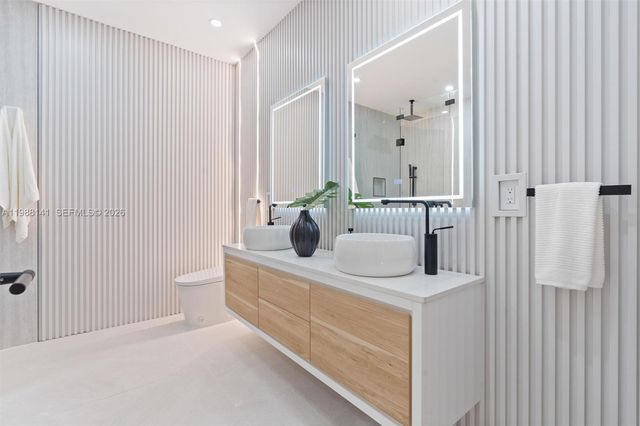 1108 Harrison St, Hollywood, FL 33019