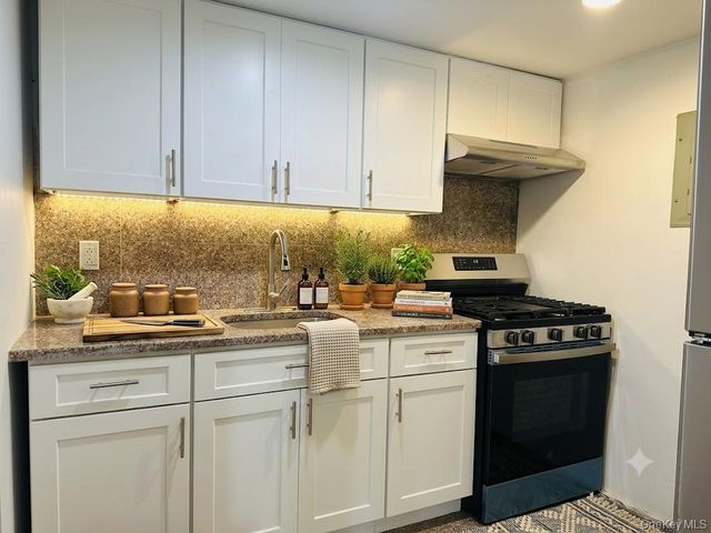 10009 39th Avenue 4E, Corona, NY 11368
