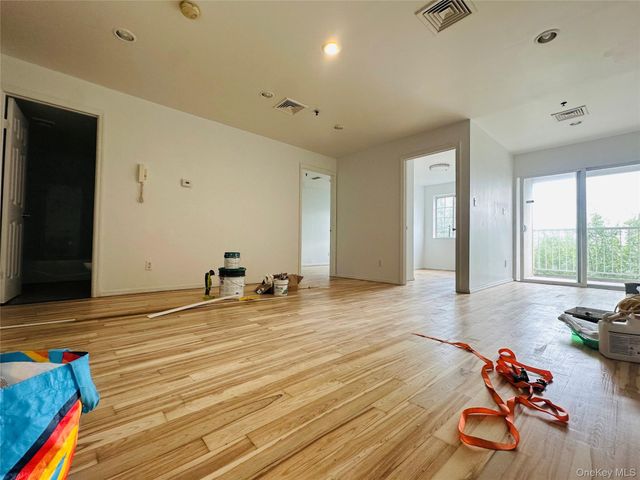 10009 39th Avenue 4E, Corona, NY 11368