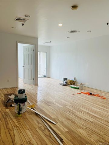 10009 39th Avenue 4E, Corona, NY 11368