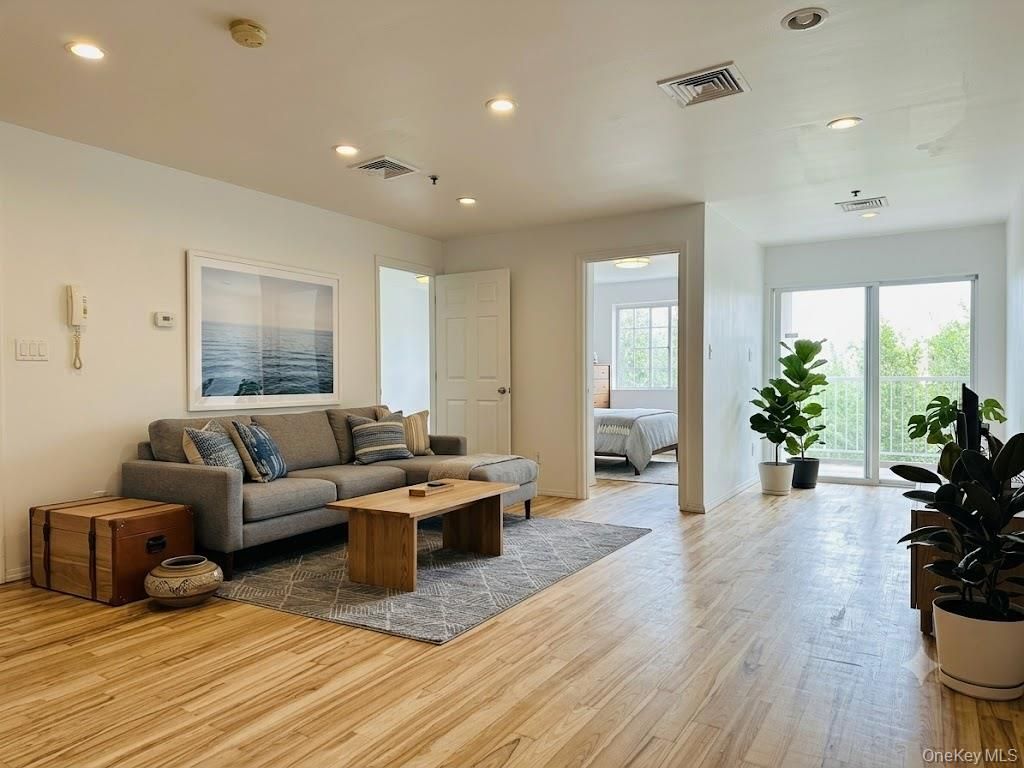 10009 39th Avenue 4E, Corona, NY 11368