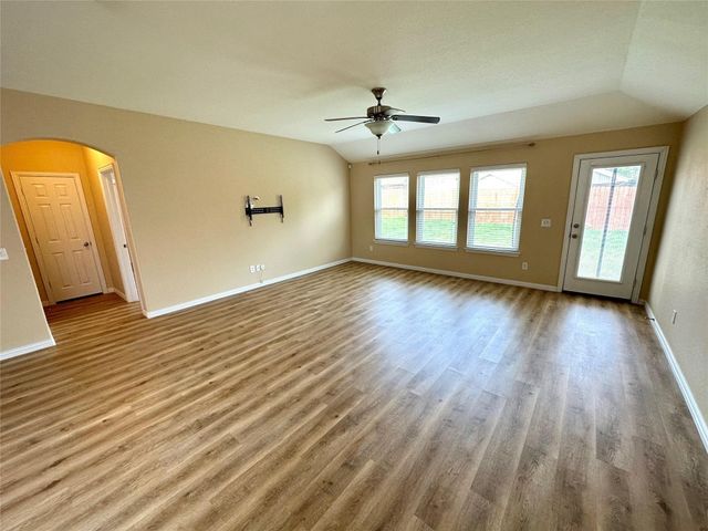 221 Creekwood Drive, Princeton, TX 75407