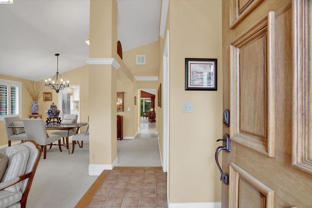 5001 Saint Garrett Ct, Concord, CA 94521