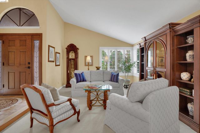 5001 Saint Garrett Ct, Concord, CA 94521