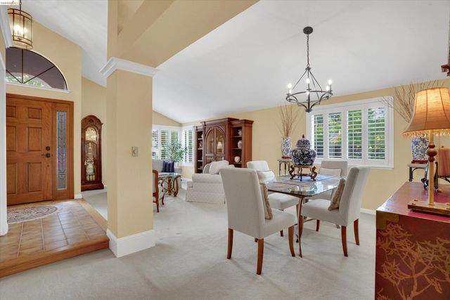 5001 Saint Garrett Ct, Concord, CA 94521