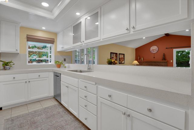 5001 Saint Garrett Ct, Concord, CA 94521