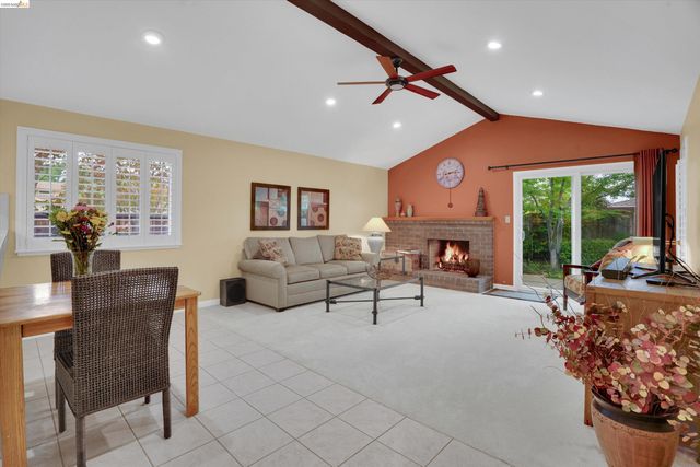 5001 Saint Garrett Ct, Concord, CA 94521