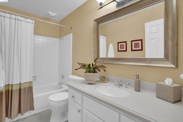 5001 Saint Garrett Ct, Concord, CA 94521