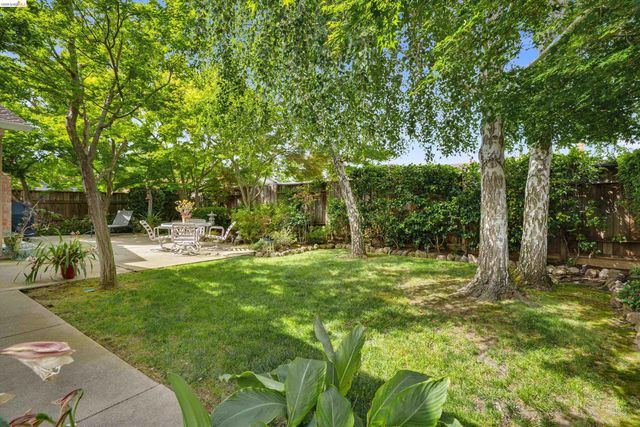 5001 Saint Garrett Ct, Concord, CA 94521