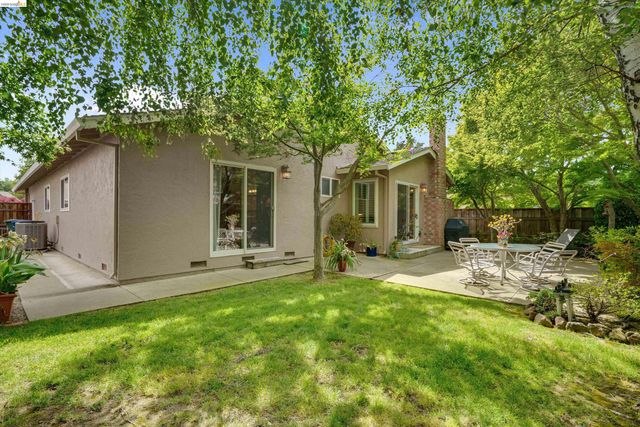 5001 Saint Garrett Ct, Concord, CA 94521