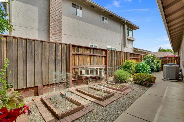 5001 Saint Garrett Ct, Concord, CA 94521