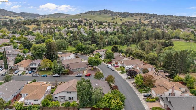 5001 Saint Garrett Ct, Concord, CA 94521