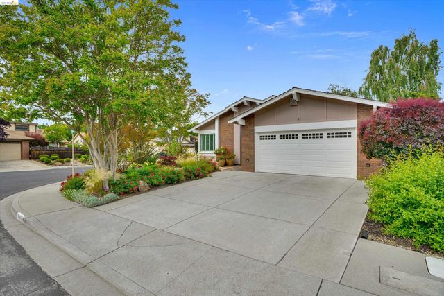 5001 Saint Garrett Ct, Concord, CA 94521