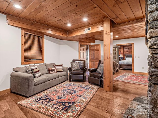 135 Grouse Point Road, Maggie Valley, NC 28751