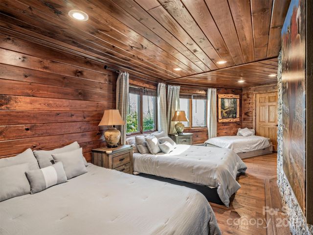 135 Grouse Point Road, Maggie Valley, NC 28751