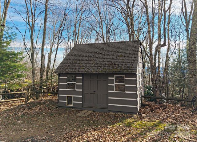 135 Grouse Point Road, Maggie Valley, NC 28751