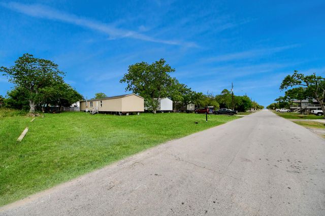 320 4th Street, San Leon, TX 77539