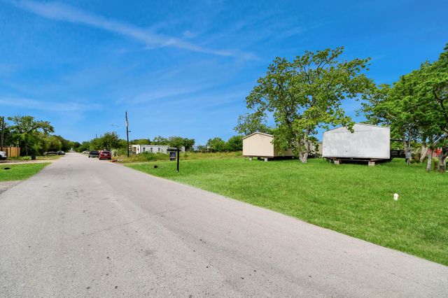 320 4th Street, San Leon, TX 77539