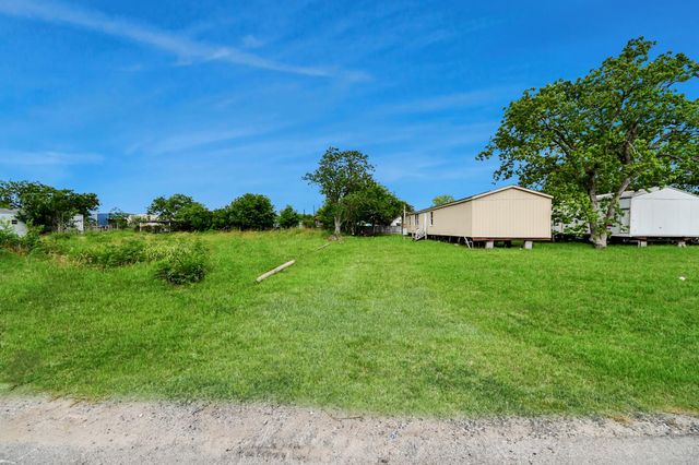 320 4th Street, San Leon, TX 77539