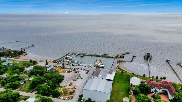 320 4th Street, San Leon, TX 77539