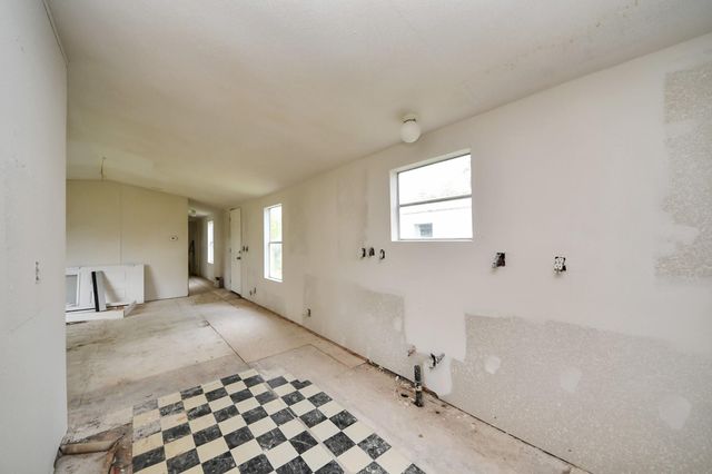 320 4th Street, San Leon, TX 77539