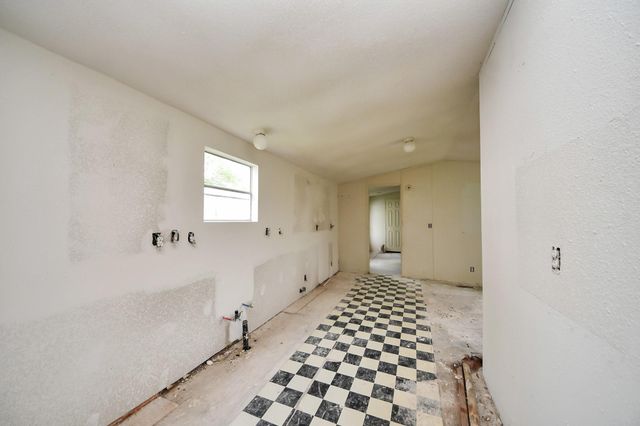 320 4th Street, San Leon, TX 77539