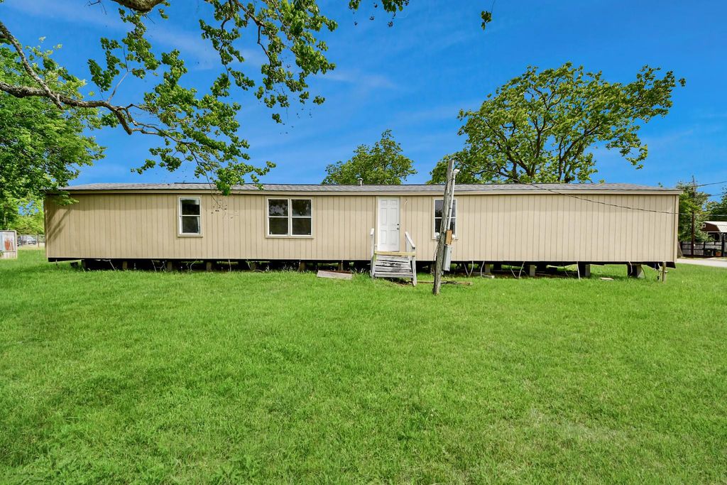 320 4th Street, San Leon, TX 77539