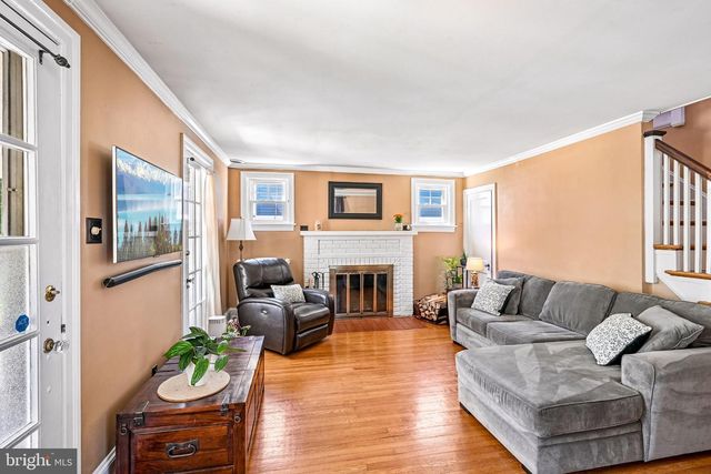 327 GREENWOOD AVE, Jenkintown, PA 19046