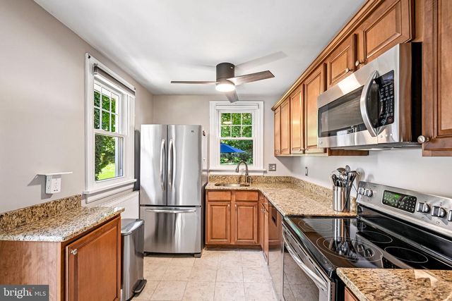 327 GREENWOOD AVE, Jenkintown, PA 19046