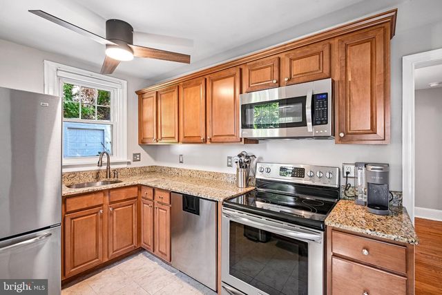 327 GREENWOOD AVE, Jenkintown, PA 19046