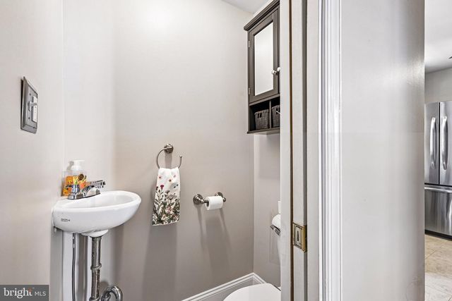 327 GREENWOOD AVE, Jenkintown, PA 19046