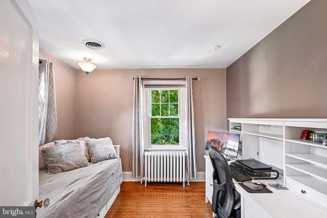 327 GREENWOOD AVE, Jenkintown, PA 19046
